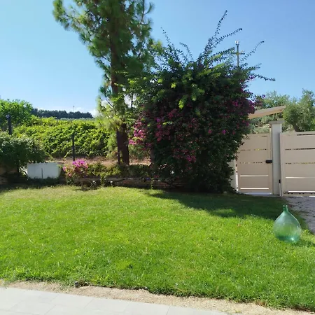 Slowcasa - Garden & Pool - Full