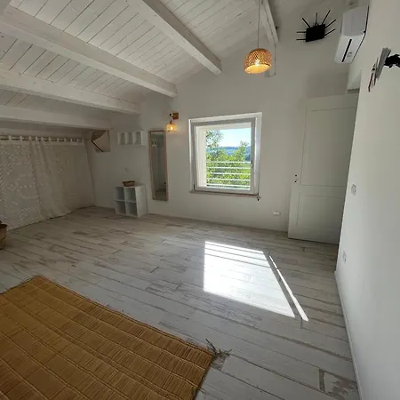 Slowcasa - Garden & Pool - Full