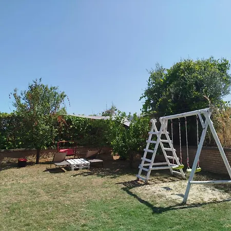 Slowcasa - Garden & Pool - Full