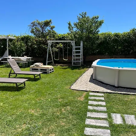 Slowcasa - Garden & Pool - Full